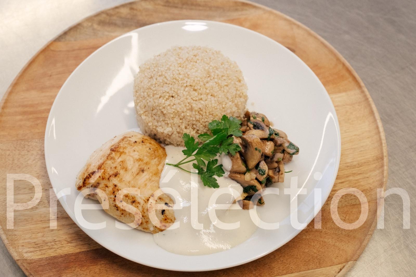 Poulet, semoule & champignons